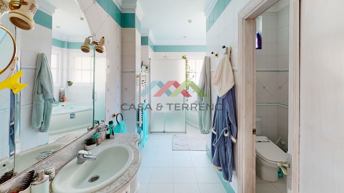 Image No.19-8 Bed Villa for sale
