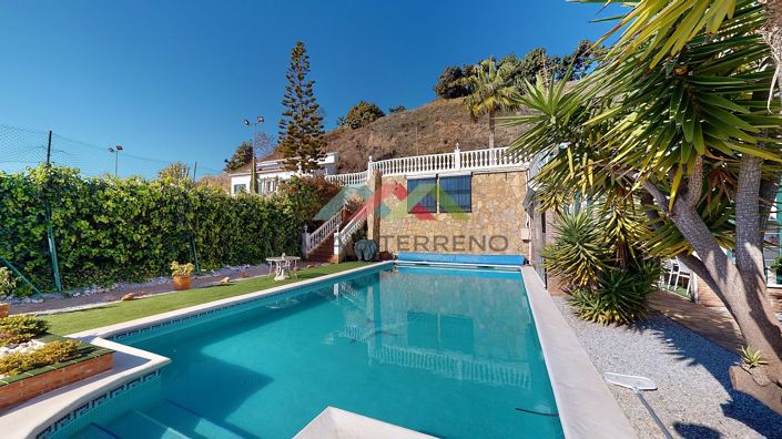 Image No.2-8 Bed Villa for sale