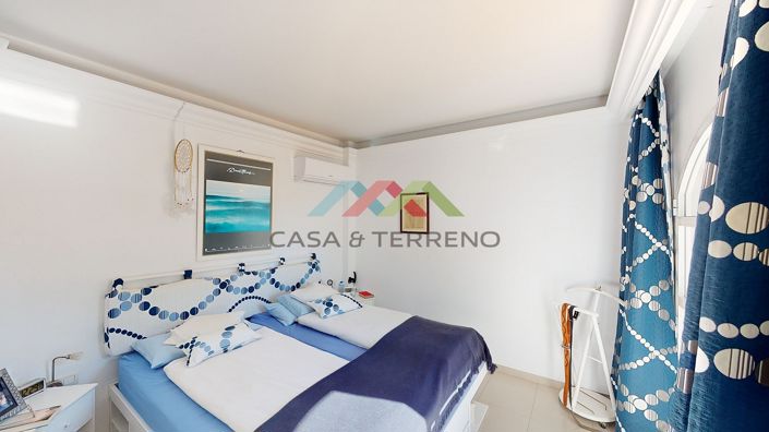 Image No.20-8 Bed Villa for sale