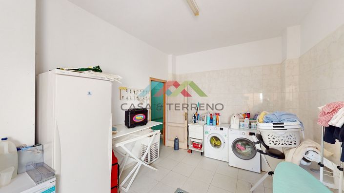 Image No.40-8 Bed Villa for sale
