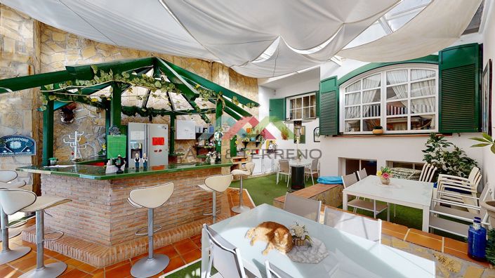 Image No.5-8 Bed Villa for sale