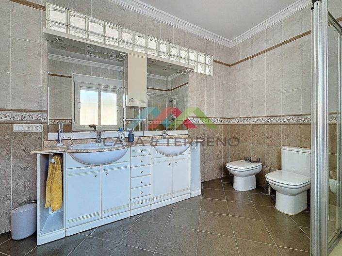 Image No.42-4 Bed Villa for sale