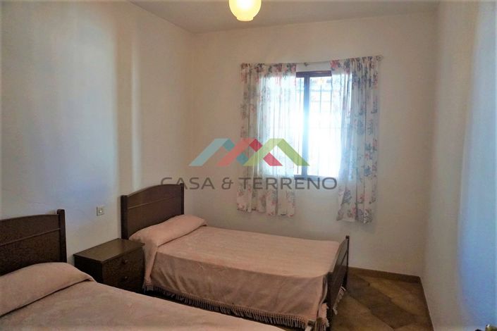 Image No.10-14 Bed Townhouse for sale