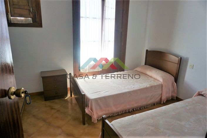 Image No.13-14 Bed Townhouse for sale