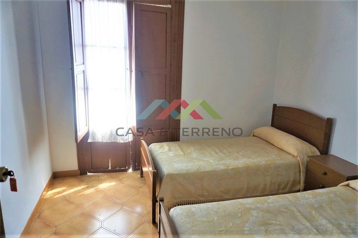 Image No.15-14 Bed Townhouse for sale