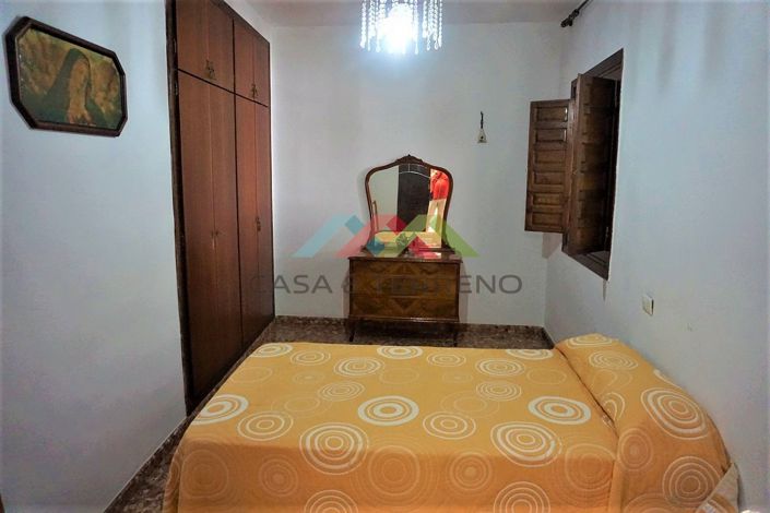 Image No.17-14 Bed Townhouse for sale