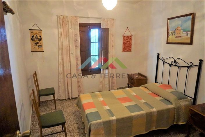 Image No.18-14 Bed Townhouse for sale