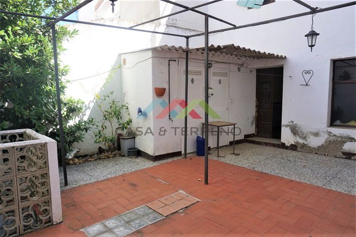Image No.23-14 Bed Townhouse for sale