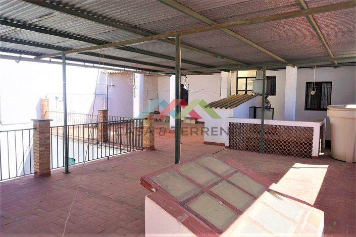 Image No.25-14 Bed Townhouse for sale