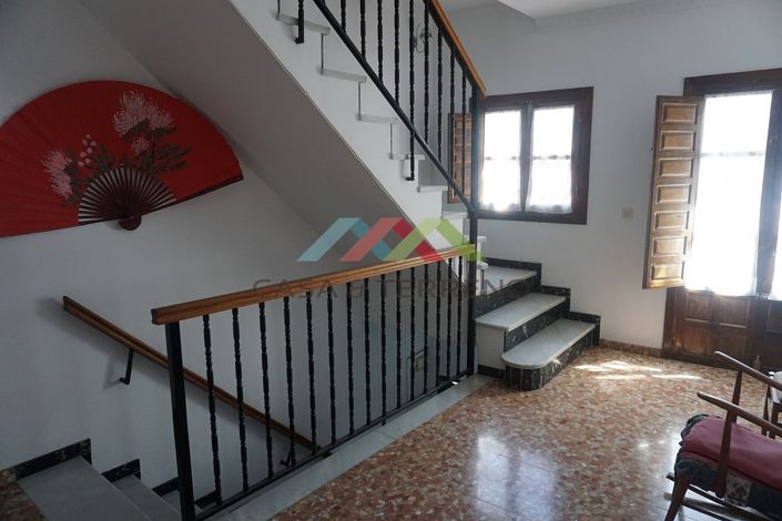 Image No.5-14 Bed Townhouse for sale