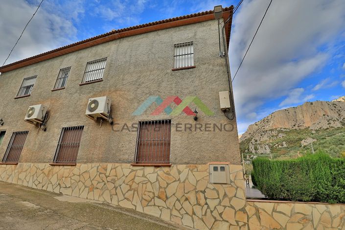 Image No.2-Maison de campagne de 6 chambres à vendre à Alfarnatejo