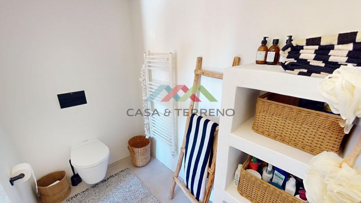 Image No.15-6 Bed Villa for sale