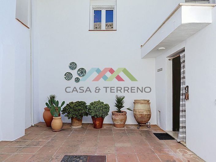 Image No.8-6 Bed Villa for sale