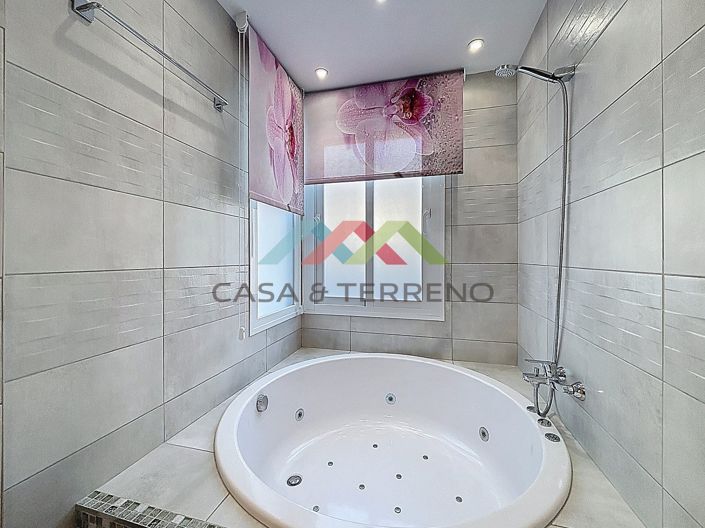 Image No.11-7 Bed Villa for sale
