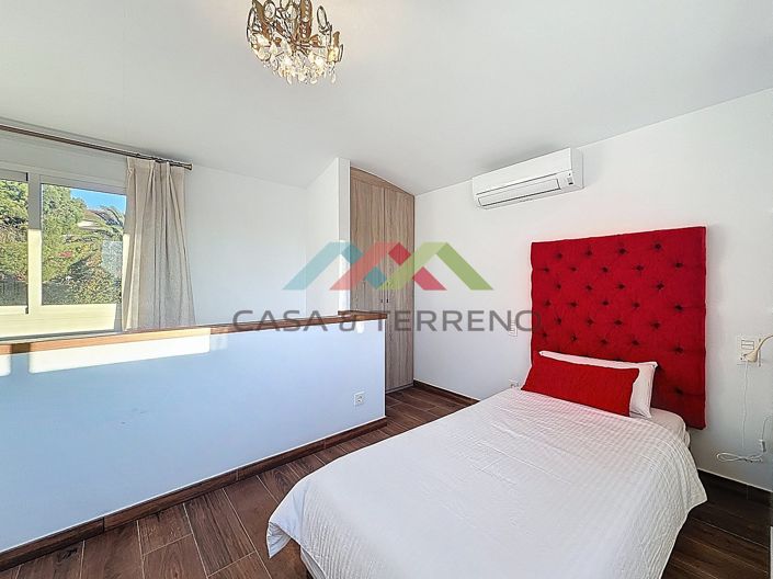 Image No.20-7 Bed Villa for sale