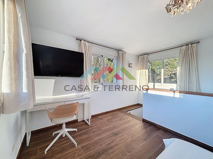 Image No.21-7 Bed Villa for sale