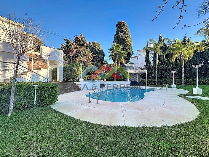 Image No.4-7 Bed Villa for sale