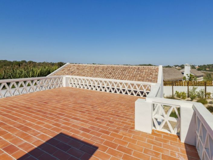 Image No.18-5 Bed House for sale