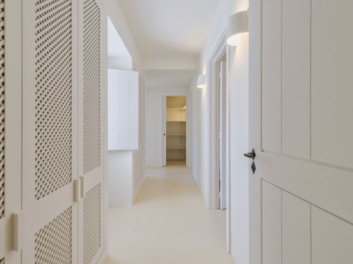 Image No.6-5 Bed House for sale