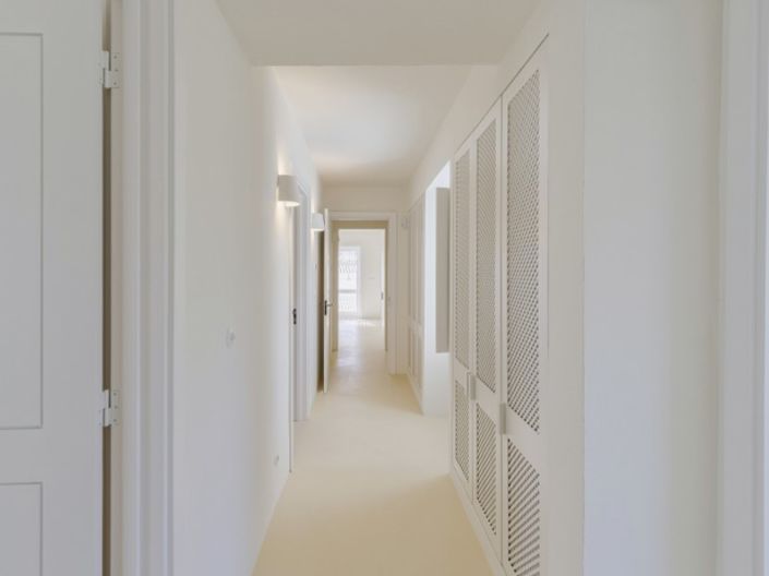 Image No.7-5 Bed House for sale