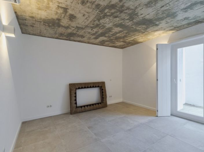 Image No.27-5 Bed House for sale