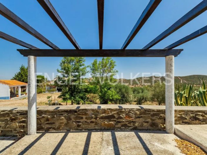 Image No.22-4 Bed Farmhouse for sale