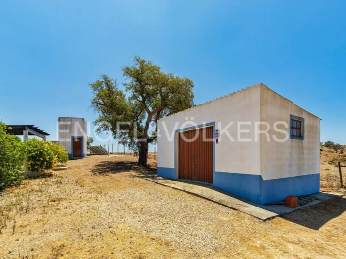 Image No.25-4 Bed Farmhouse for sale