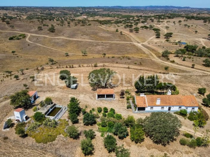 Image No.28-4 Bed Farmhouse for sale