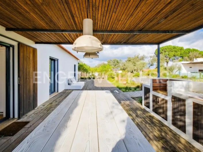 Image No.6-5 Bed House for sale