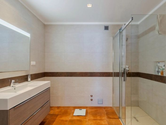 Image No.15-3 Bed House for sale