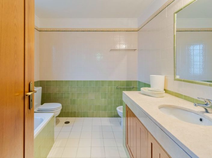 Image No.17-2 Bed House for sale