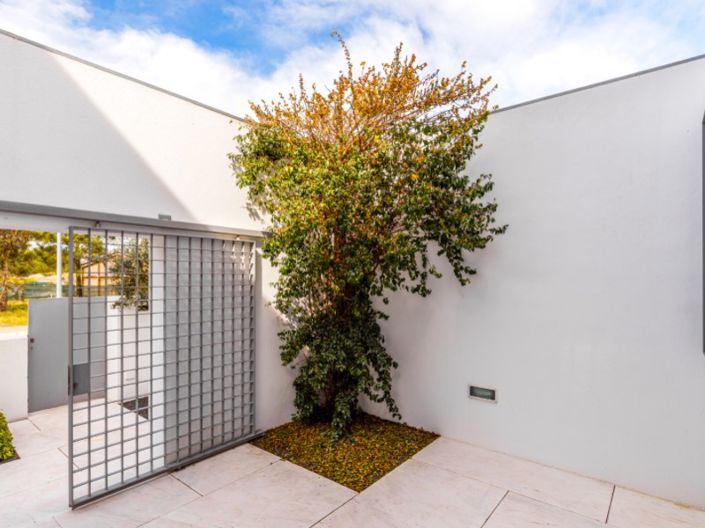 Image No.4-5 Bed House for sale
