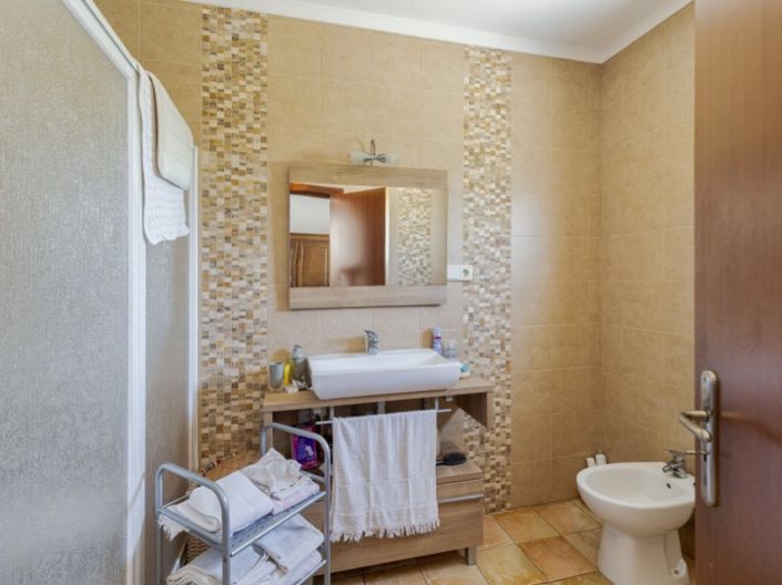 Image No.10-7 Bed House for sale