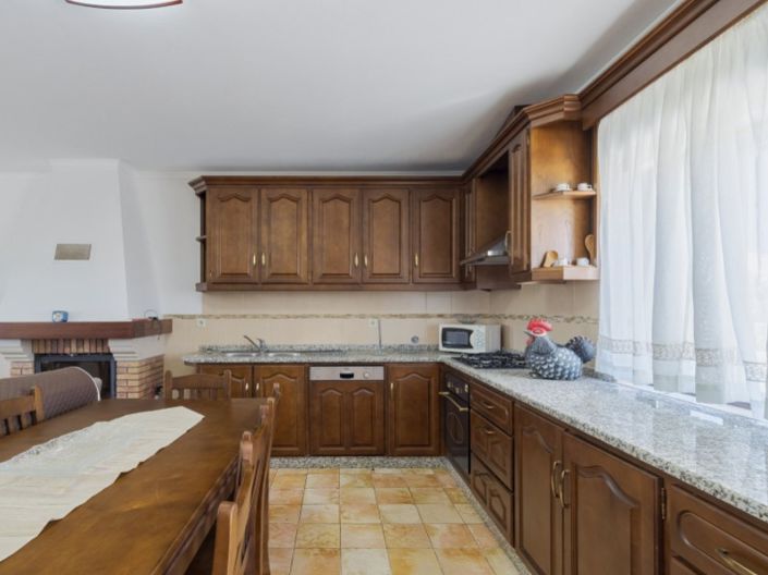 Image No.7-7 Bed House for sale