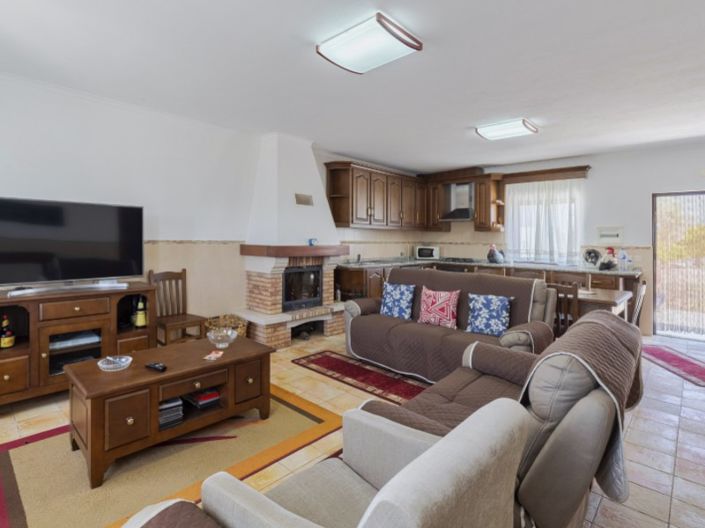 Image No.8-7 Bed House for sale