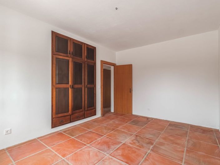 Image No.11-7 Bed House for sale