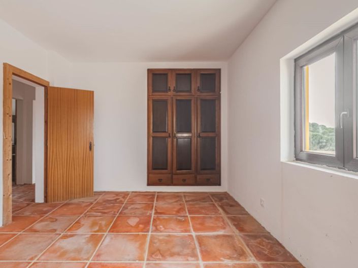 Image No.9-7 Bed House for sale