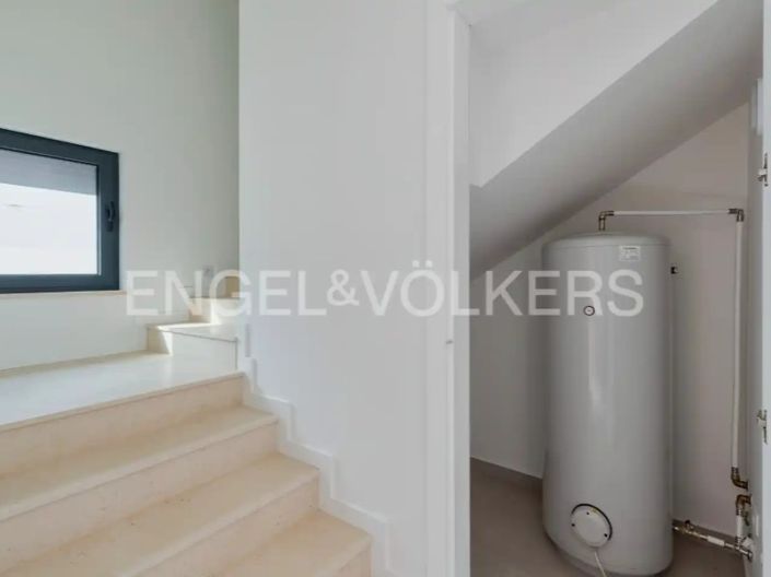 Image No.11-4 Bed House for sale