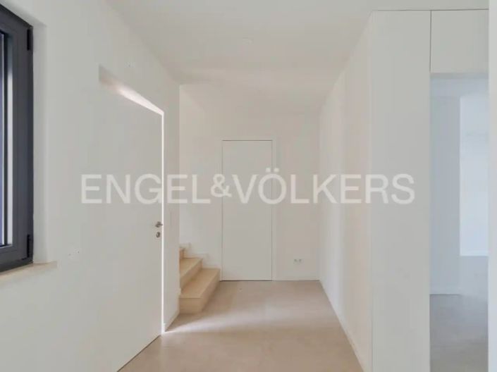 Image No.12-4 Bed House for sale