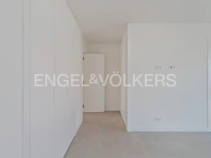 Image No.13-4 Bed House for sale