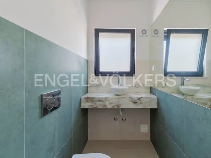 Image No.14-4 Bed House for sale