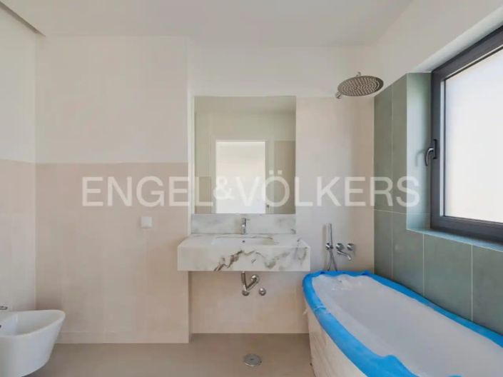 Image No.16-4 Bed House for sale