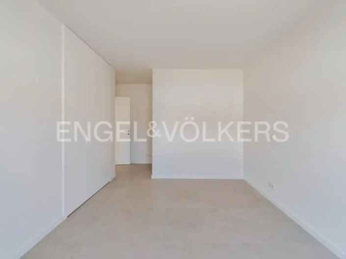 Image No.17-4 Bed House for sale