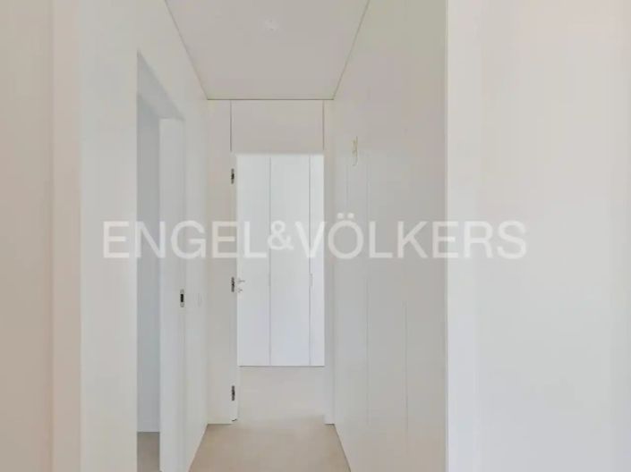 Image No.18-4 Bed House for sale