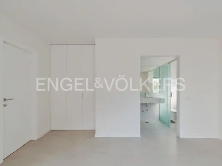 Image No.19-4 Bed House for sale
