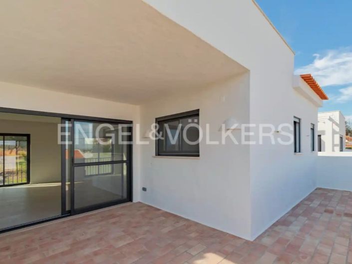 Image No.20-4 Bed House for sale
