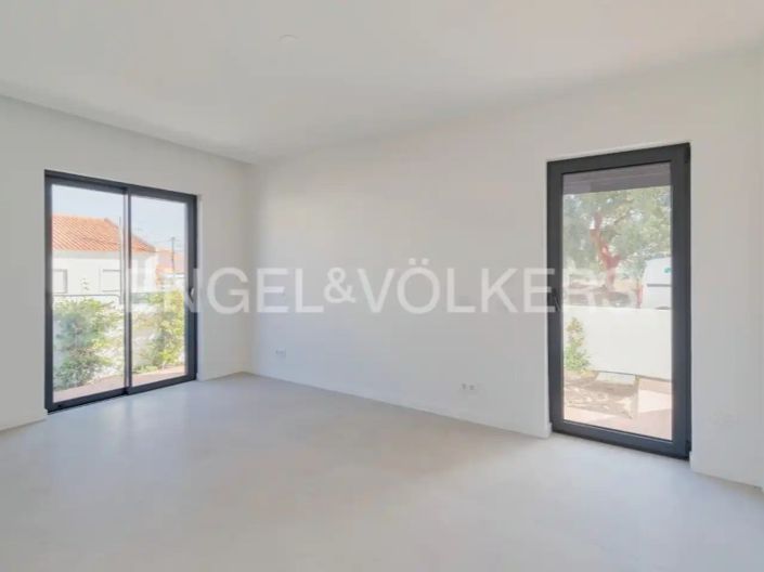 Image No.21-4 Bed House for sale