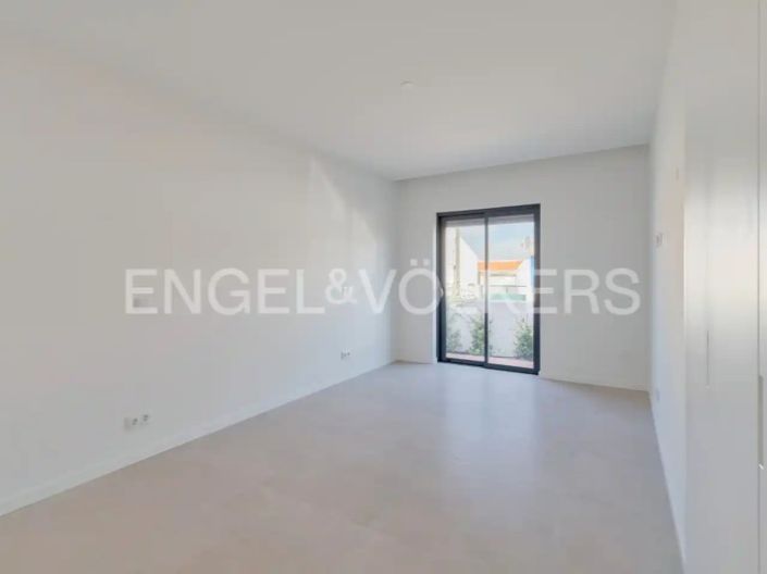 Image No.22-4 Bed House for sale