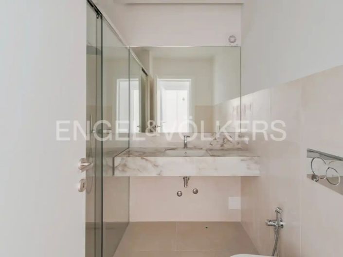 Image No.24-4 Bed House for sale