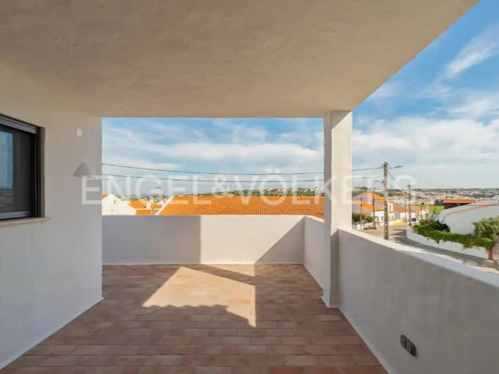 Image No.25-4 Bed House for sale